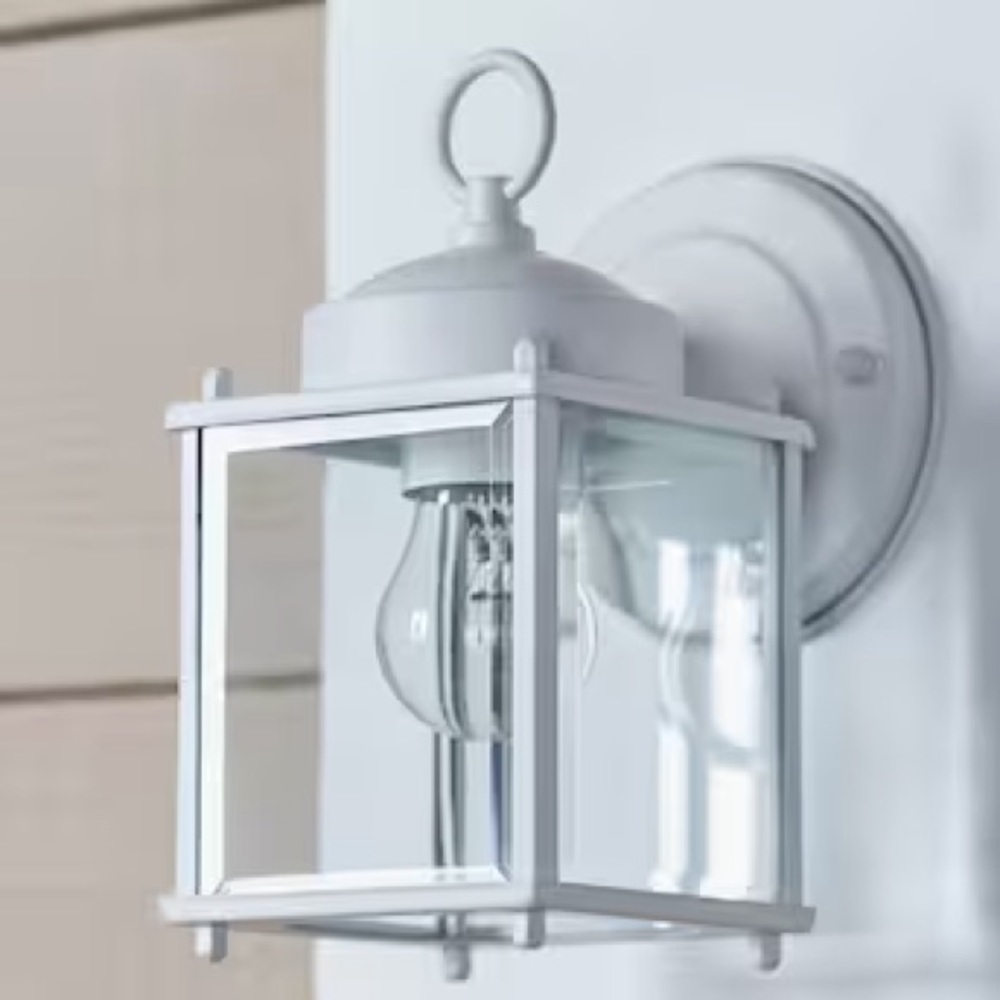 NIB Portfolio Outdoor Wall Lantern Matte White Finish With Clear Glass 0482291
